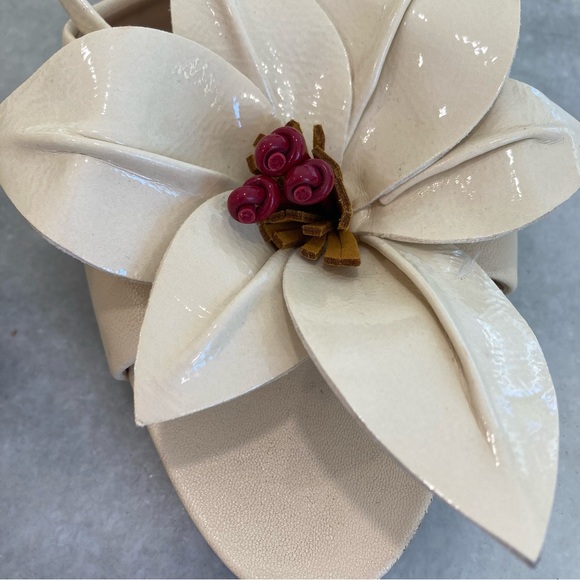 ZARA Large Cream Flower Open Toe Sandals - Picture 4 of 16